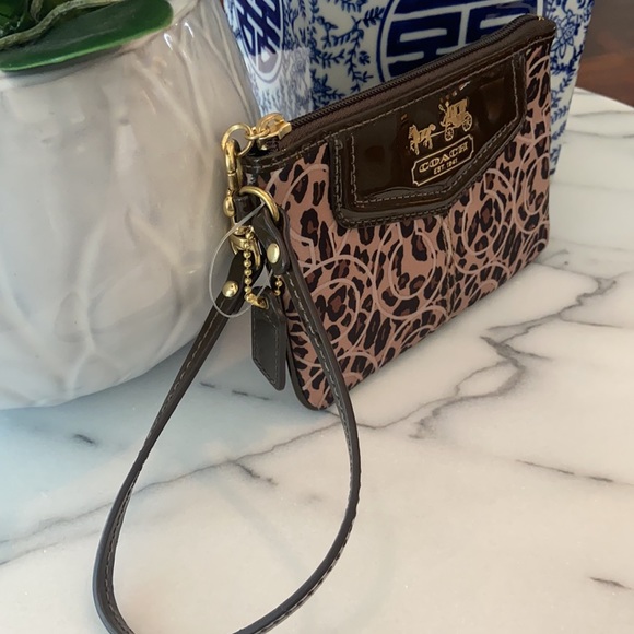 Coach wristlet - Picture 3 of 9